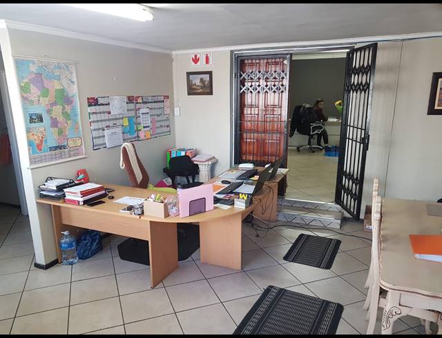 848M² WAREHOUSE TO LET IN ANDERBOLT